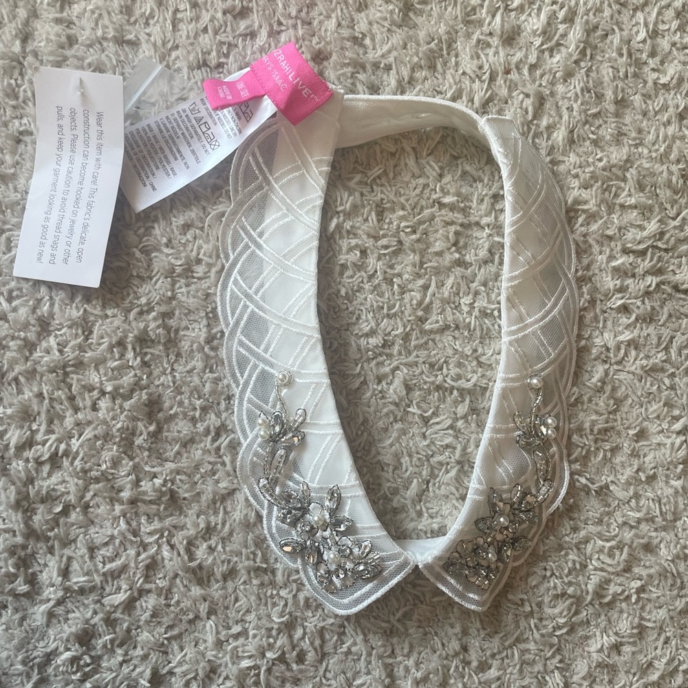 Issac Mizrahi Elegant White Embellished leg garland